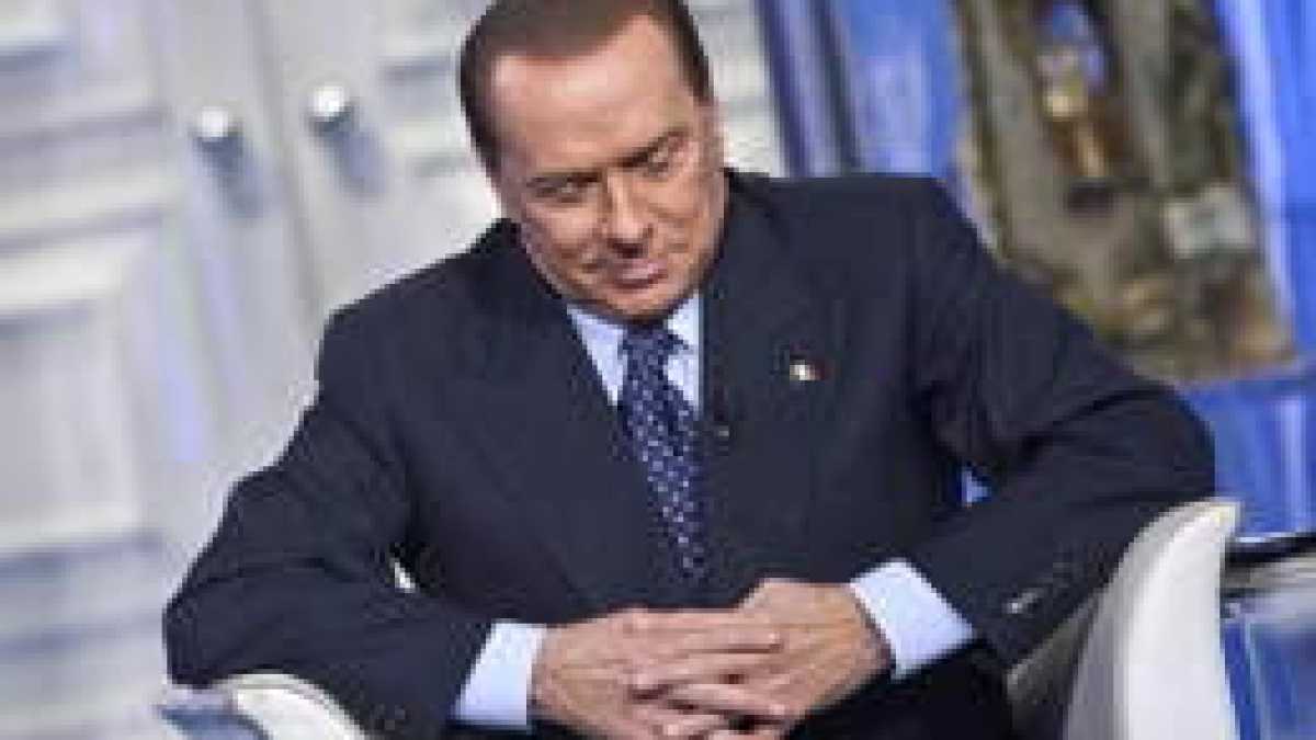Immagine di Continua il tour in tv del Cav: "Se Udc va via diventiamo minoranza. Io costretto a rientrare"