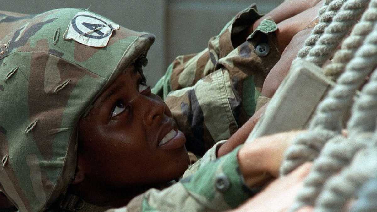 Immagine di Foto di soldatesse nude su Facebook, Marines sotto inchiesta