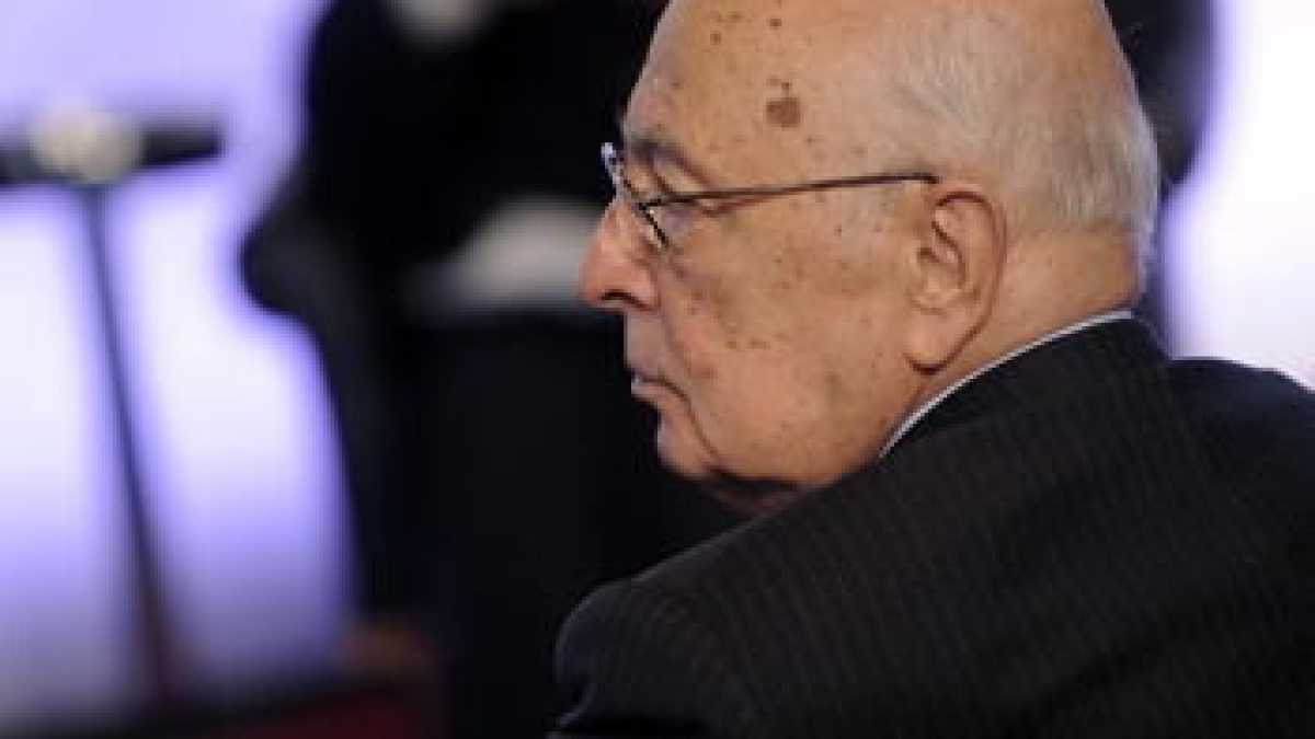 Immagine di Solo Napolitano dice due parole due sul complotto contro il Cav.