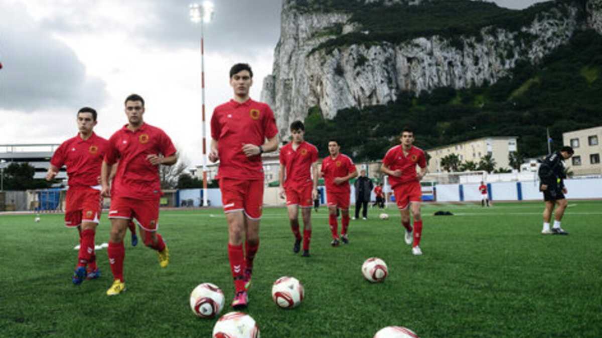 Immagine di Contro i circensi spagnoli che vogliono bucare il pallone a Gibilterra