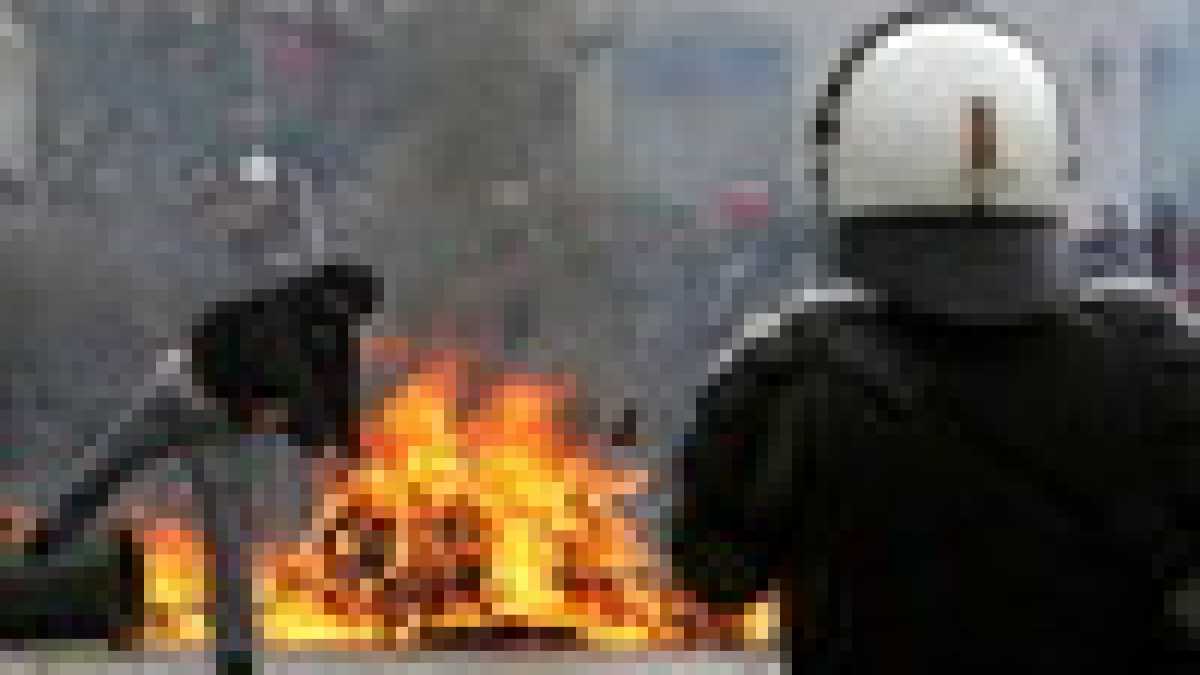 Immagine di Via libera di Atene al piano di austerità tra molotov e lacrimogeni
