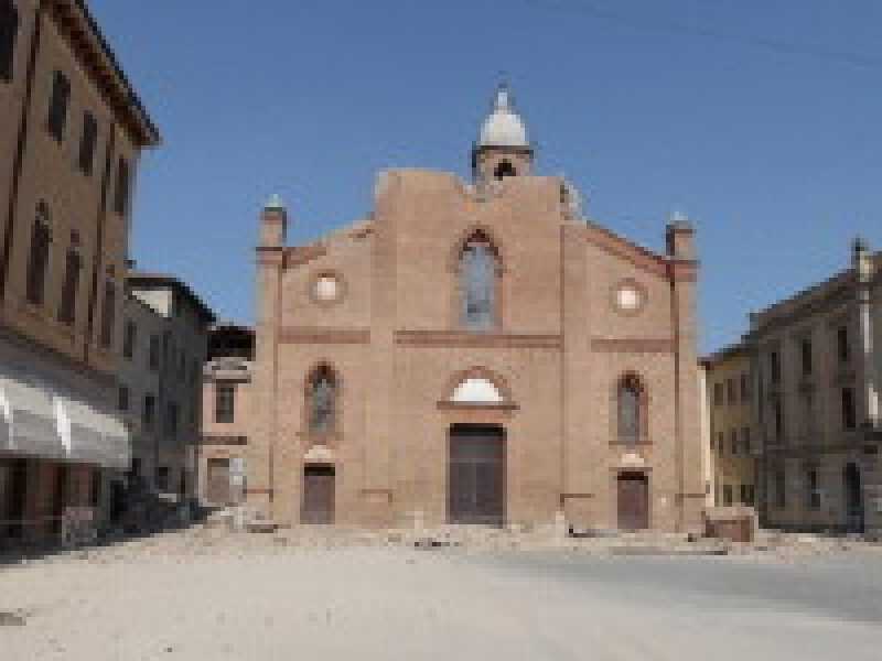 Castigo di Dio, madre natura tradisce e muore il prete che voleva salvare la Madonna