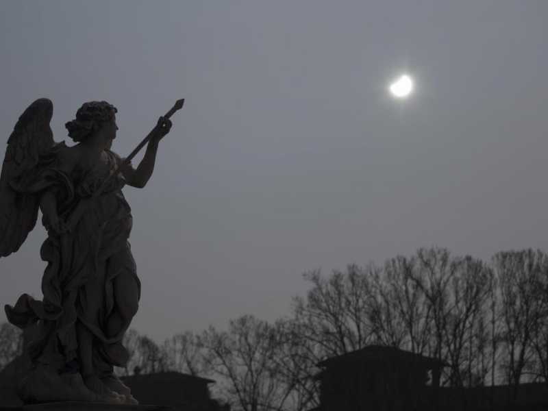 L'eclissi, Hollande e Fitto che corre da solo