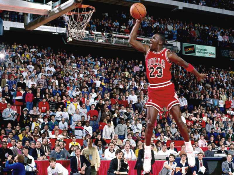 Jet italiani anti Isis, Fca contro Volkswagen e Michael Jordan. Di cosa parlare stasera a cena