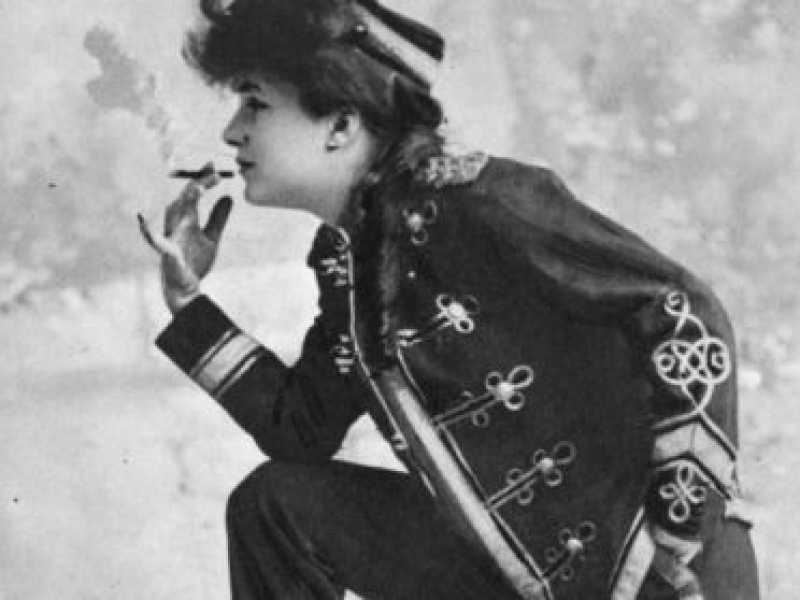 La solitudine uccide quanto il fumo, quindi conviene accettare subito la sigaretta di Pavese