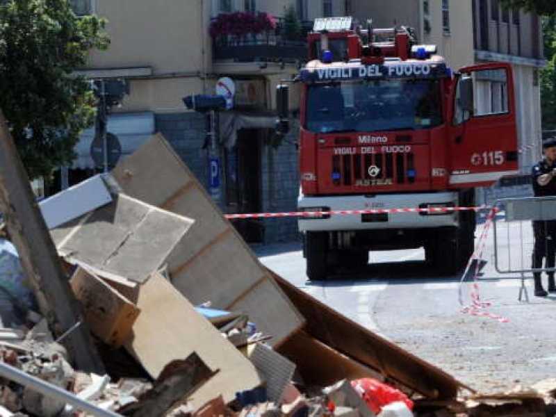 Terremoto, le vittime salgono a diciassette, cento i feriti, continuano le ricerche per i dispersi