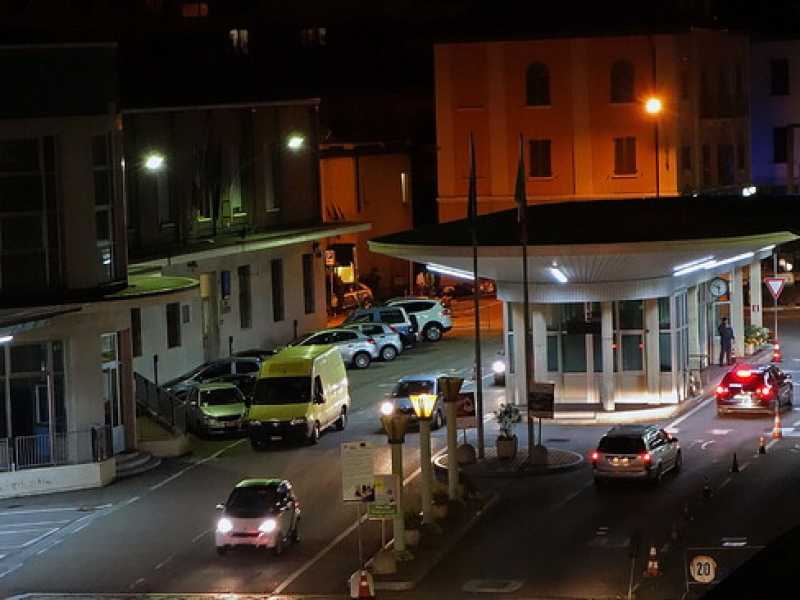 La frontiera di Chiasso (foto di David Abercrombie via Flickr)