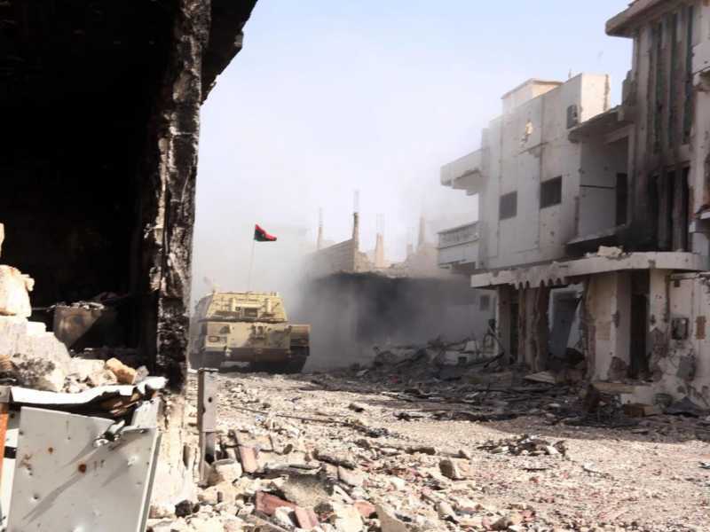 Libia, bombardamenti a Sirte