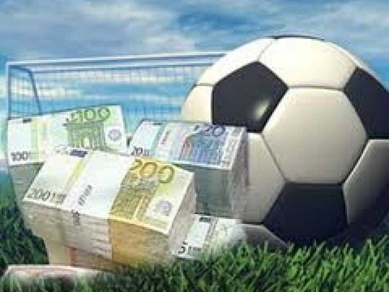 Calciatori, banchieri e società civile