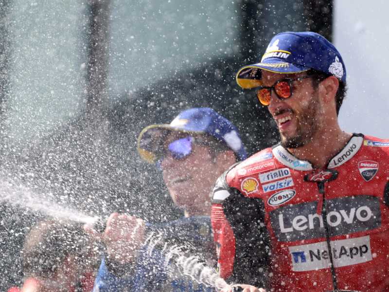 Andrea Dovizioso festeggia il primo posto al GP d'Austria (foto Reuters)