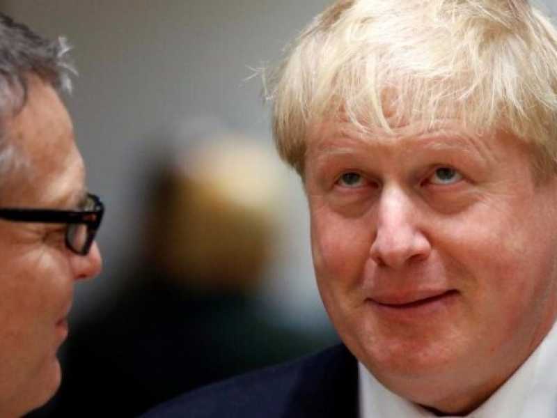 Bruxelles, il segretario degli esteri inglese Boris Johnson al meeting Ue (foto LaPresse)