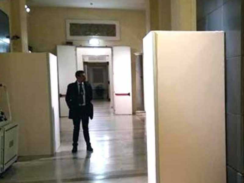 Alcune delle statue coperte ieri ai musei Capitolini