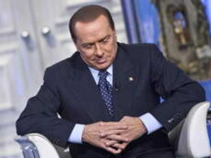 Continua il tour in tv del Cav: "Se Udc va via diventiamo minoranza. Io costretto a rientrare"