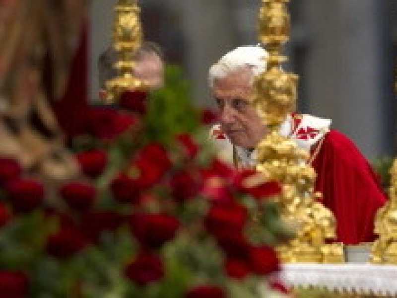 Volano corvi sul Vaticano. Aprire l’ombrello