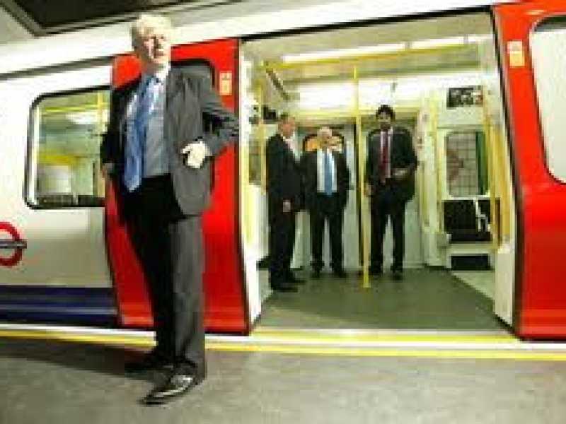 A Londra in metro con Boris Johnson a parlare male dell’euro