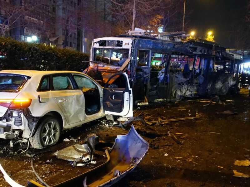 Un'immagine dell'attentato di domenica ad Ankara (foto LaPresse)