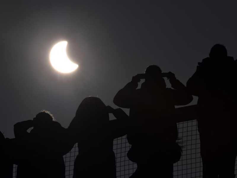 L'eclissi solare di venerd&igrave; a Roma (foto LaPresse)
