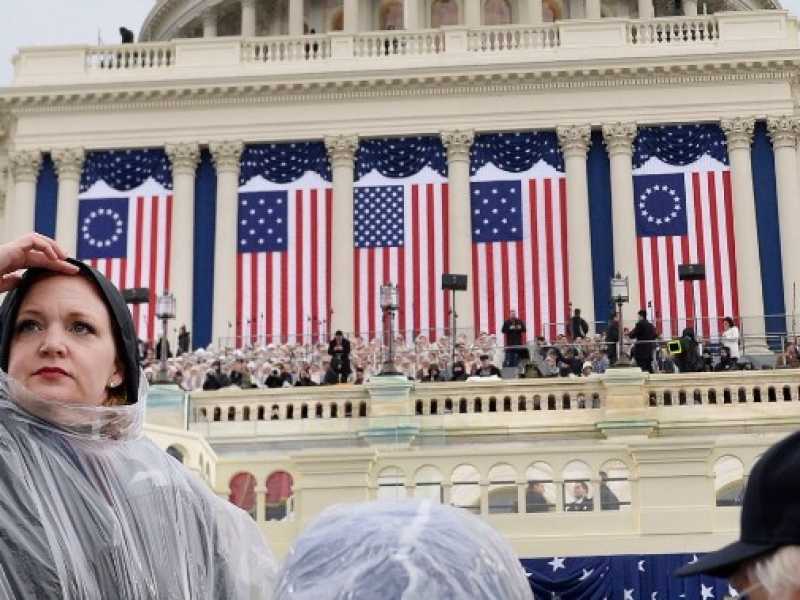 Comincia l'èra Trump, i sopravvissuti di Rigopiano e il calcio islandese. Di cosa parlare stasera a cena