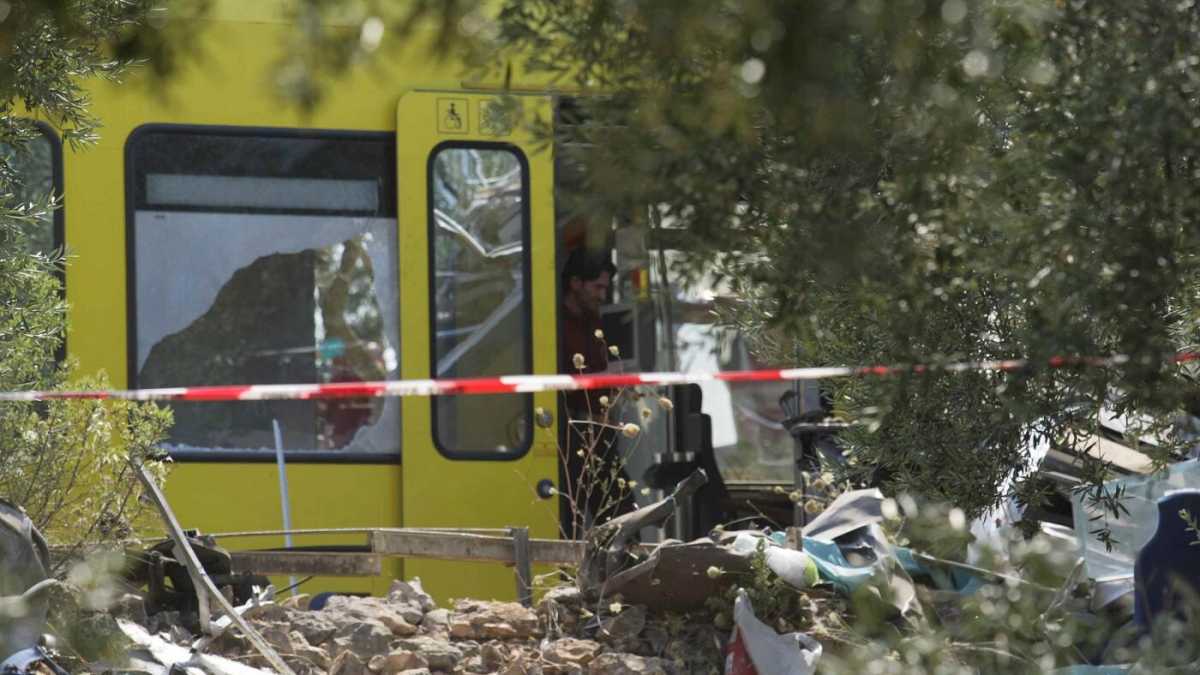 Immagine di Il disastro ferroviario in Puglia e la pace tra Sanders e Clinton. Le notizie del giorno, in breve