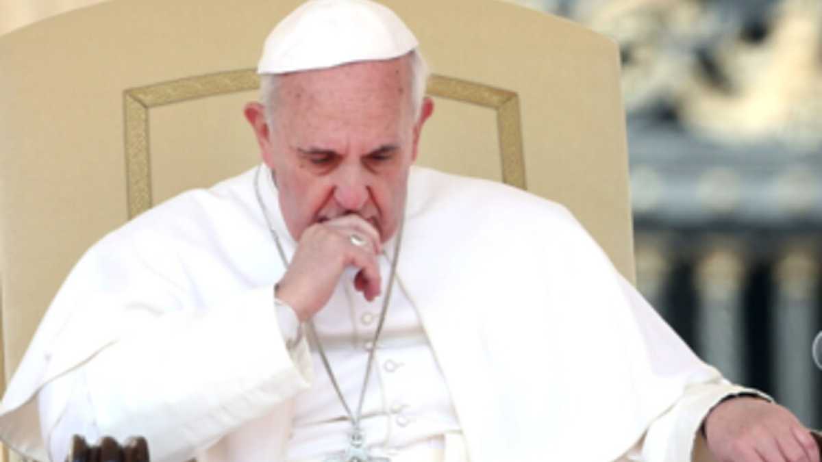 Immagine di Papa Francesco e i cari estinti