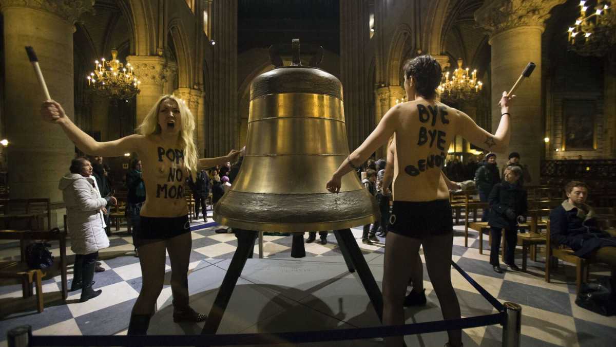 Immagine di Oltraggiare Notre Dame non è reato. Femen assolte, guardiani multati