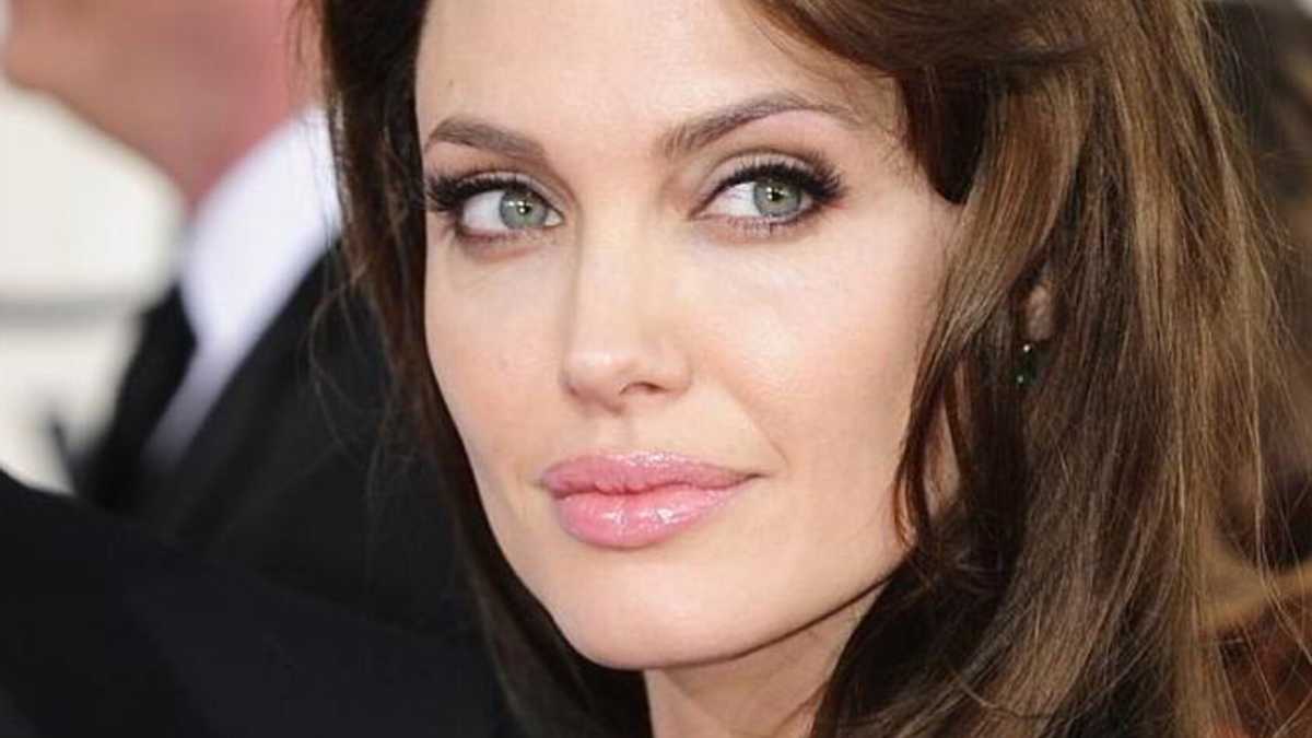 Immagine di Angelina Jolie, il caso Halo Trust e il problema dei profughi