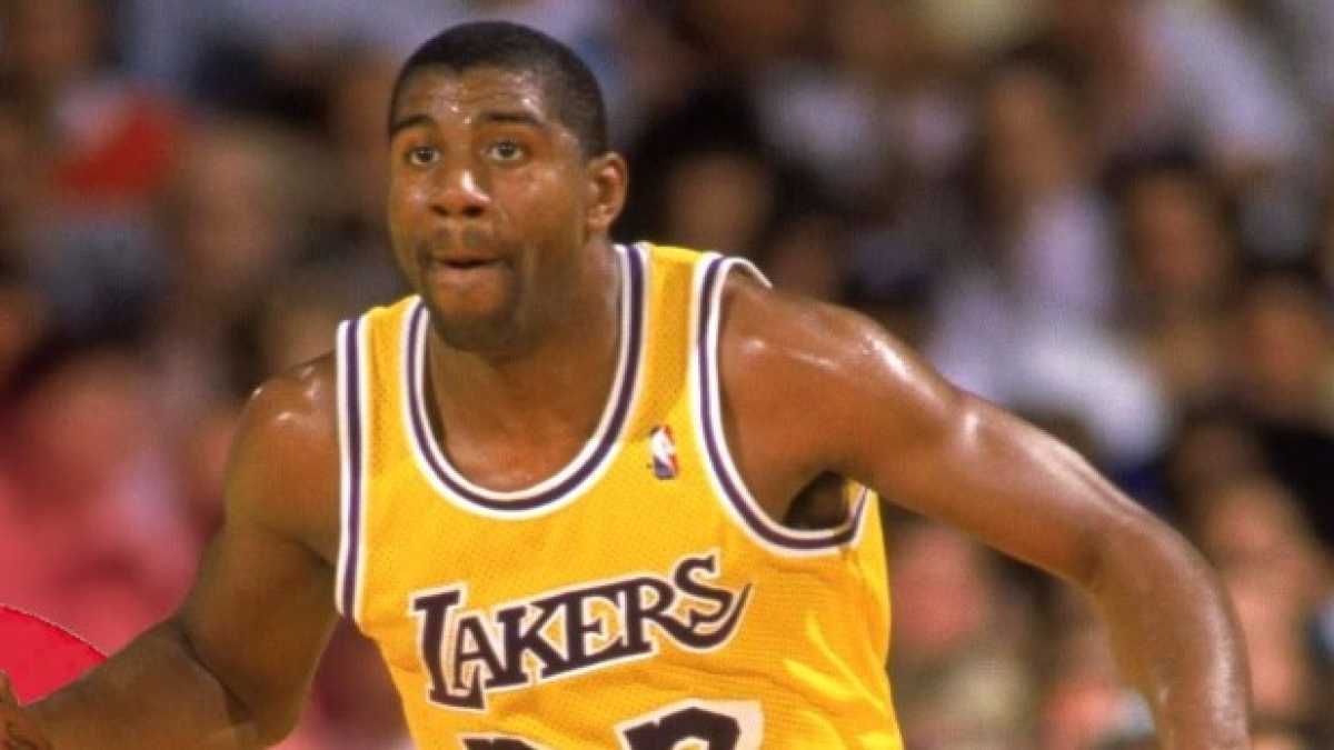 Immagine di La denuncia di Biden, primi accordi sulla Brexit e Magic Johnson. Di cosa parlare stasera a cena
