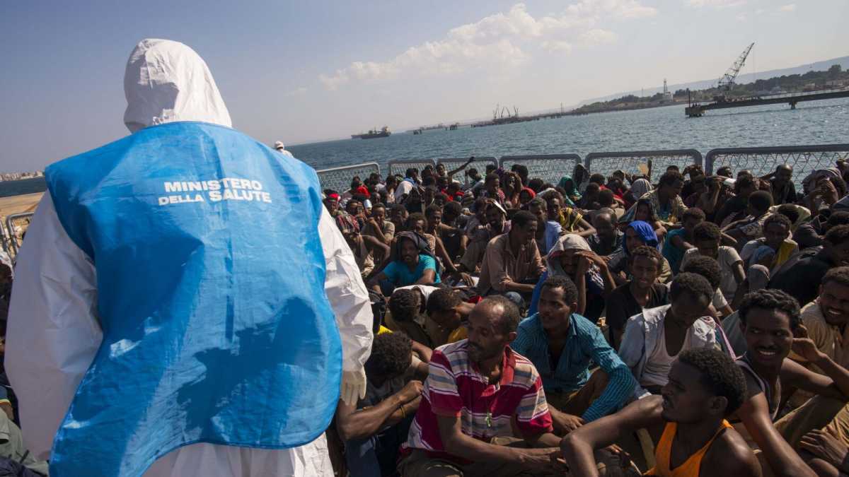Immagine di Il business dei migranti e i tagli di Unicredit