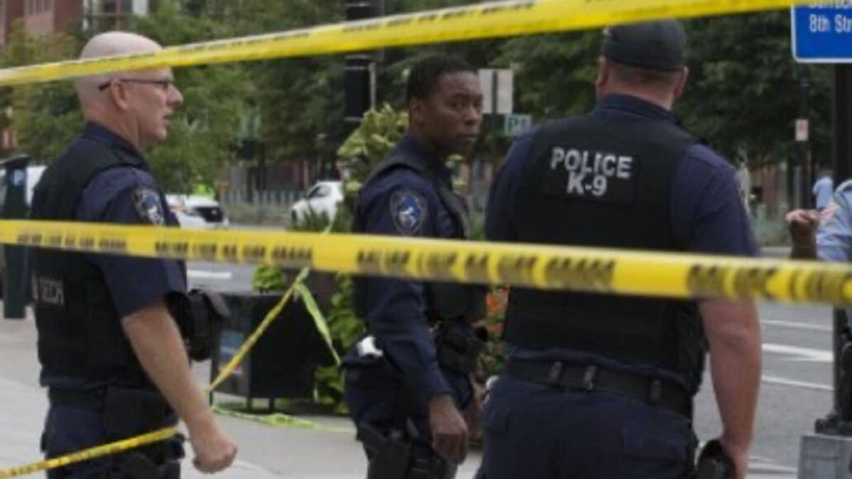 Immagine di Washington, sparatoria ai cantieri navali. Morti e feriti