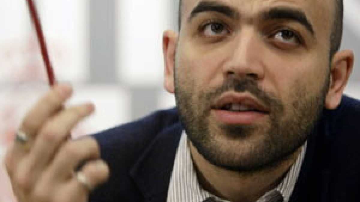 Immagine di Il tweet oracolare di Saviano dal giardino per divinità televisive scadute