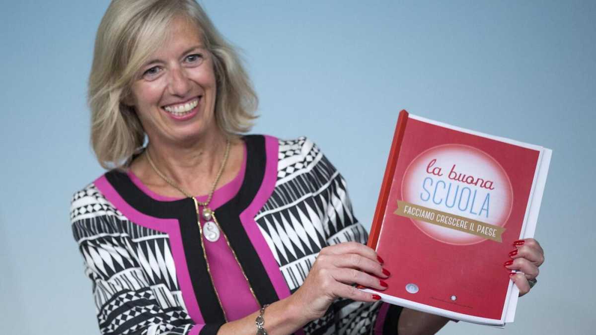 Immagine di Giannini: "Blocco prezzo dei libri già deciso. Ora vanno digitalizzati"