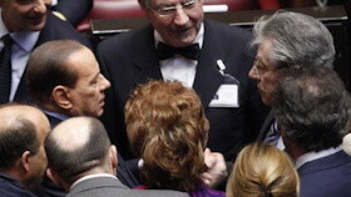 Immagine di Montecitorio conferma la fiducia a Monti sul Milleproroghe