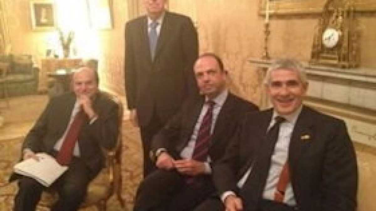 Immagine di Il gran sensale Casini assicura il suo futuro nella foto inopportunity