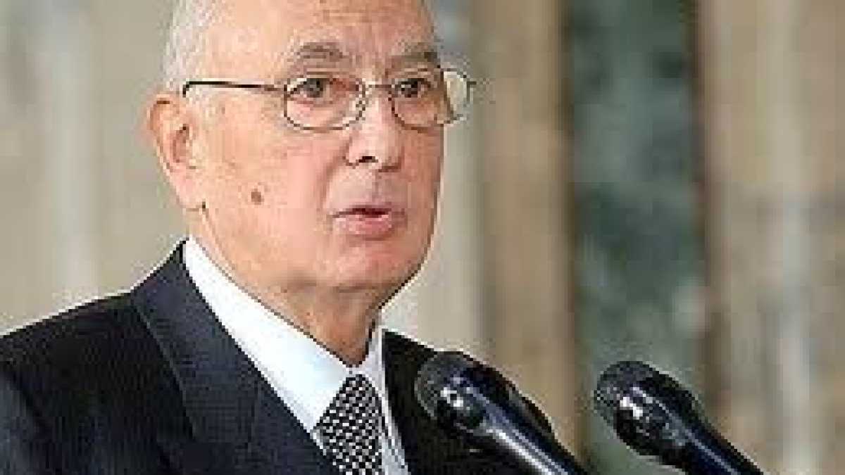 Immagine di Napolitano: "Fermare il conflitto politico-giudiziario"