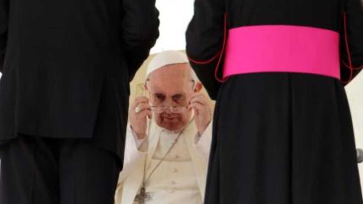 Immagine di Il Papa discerne meglio la mira: "No all'aborto e all'eutanasia"