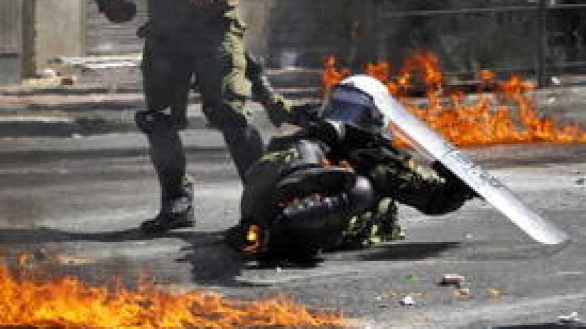 Immagine di Proteste in Grecia, negoziati a Bruxelles. I due dilemmi dell’Europa