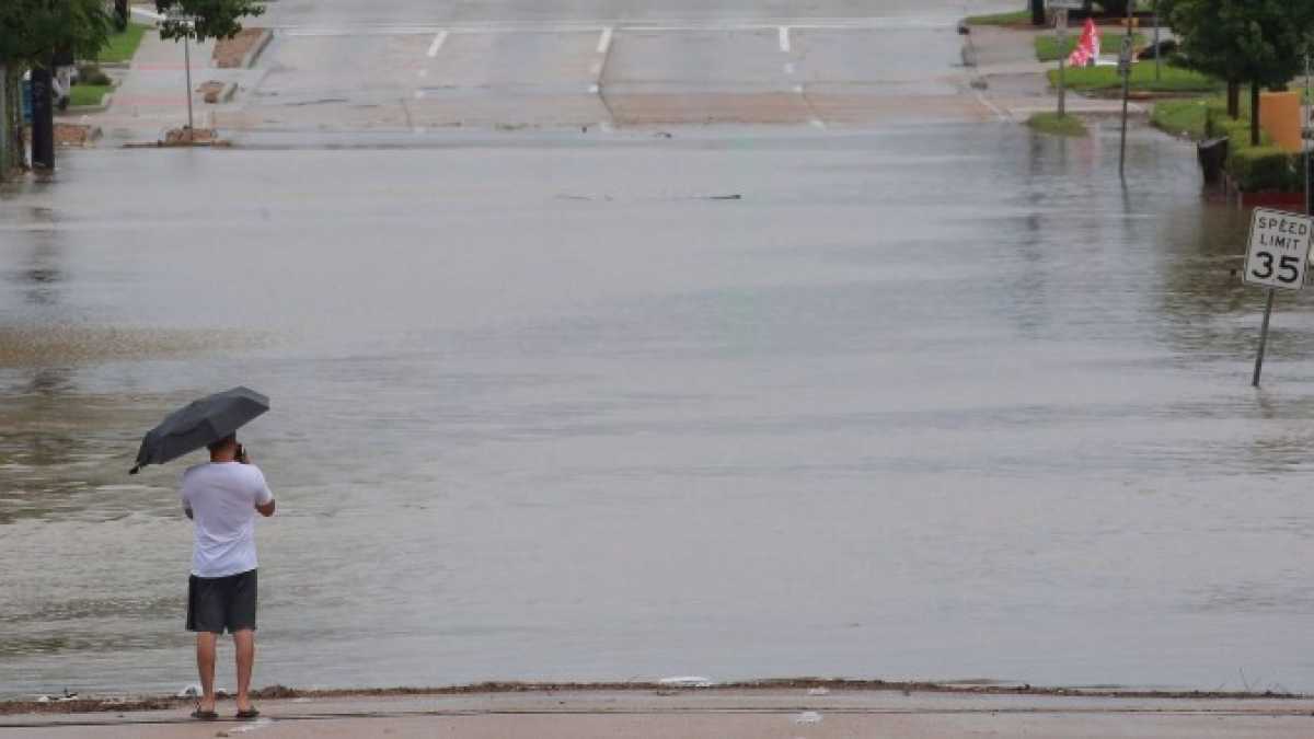 Immagine di Il tavolo sui migranti, il ritorno dei Cdo e l'uragano Harvey. Di cosa parlare stasera a cena