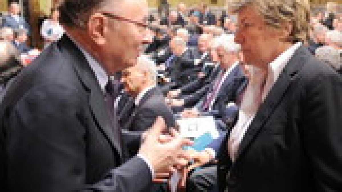 Immagine di Lavorare di più, lavorare tutti