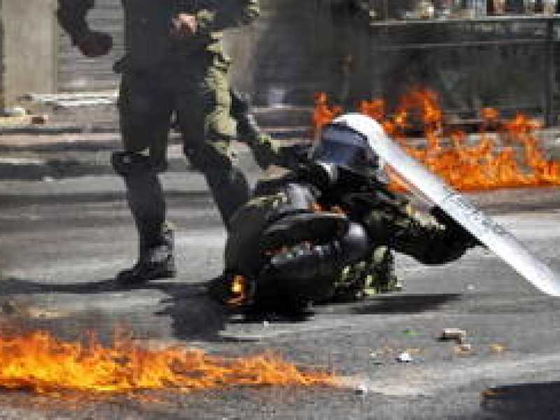 Proteste in Grecia, negoziati a Bruxelles. I due dilemmi dell’Europa
