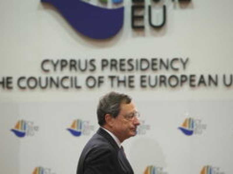 Perché Draghi ha offerto l’aiuto, ma ora l’Europa rischia d’incartarsi di nuovo