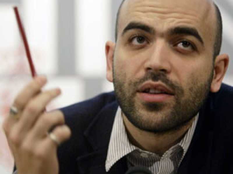 Il tweet oracolare di Saviano dal giardino per divinità televisive scadute