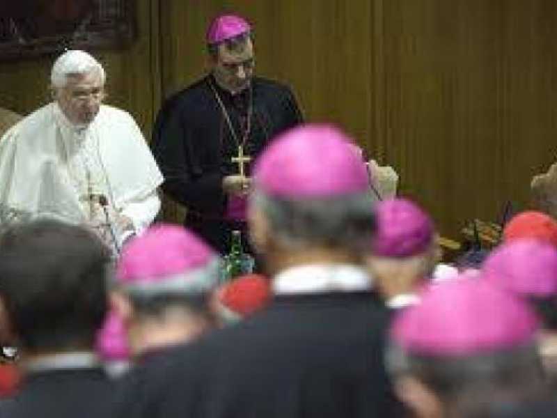 Così B-XVI prepara il suo “Sinodo di guerra” (anche dentro il Vaticano)