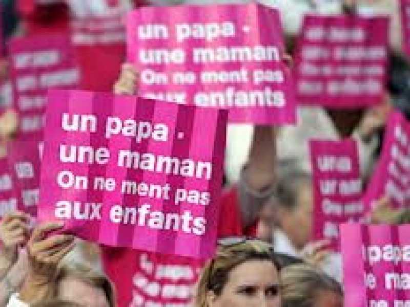 Il fronte laico contro le nozze gay