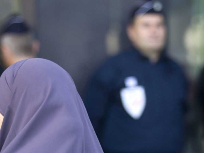 Donne islamiche a Parigi (foto Ansa)