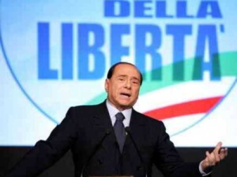 La bramosia del Cav. per la sua piazza (fosse pure una volta al mese)