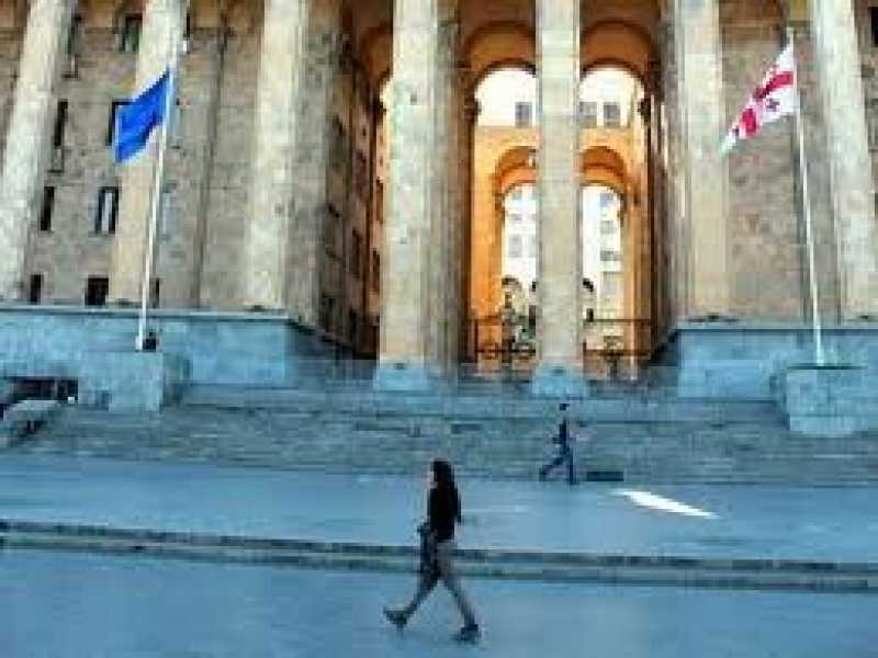 La rivoluzione (delle rose) incompiuta