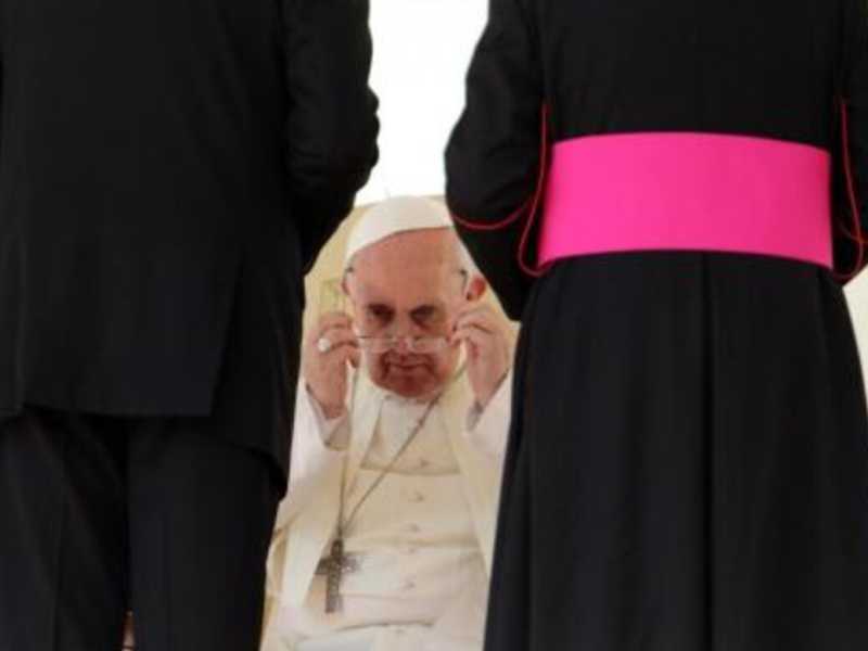 Il Papa discerne meglio la mira: "No all'aborto e all'eutanasia"