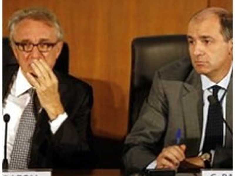 Cinque indizi sui rapporti piuttosto gelidi tra Bazoli e Passera