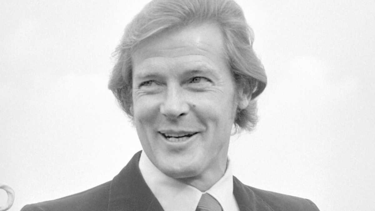 Immagine di Caro Roger Moore non ti dedicherò una preghiera ma un Martini cocktail