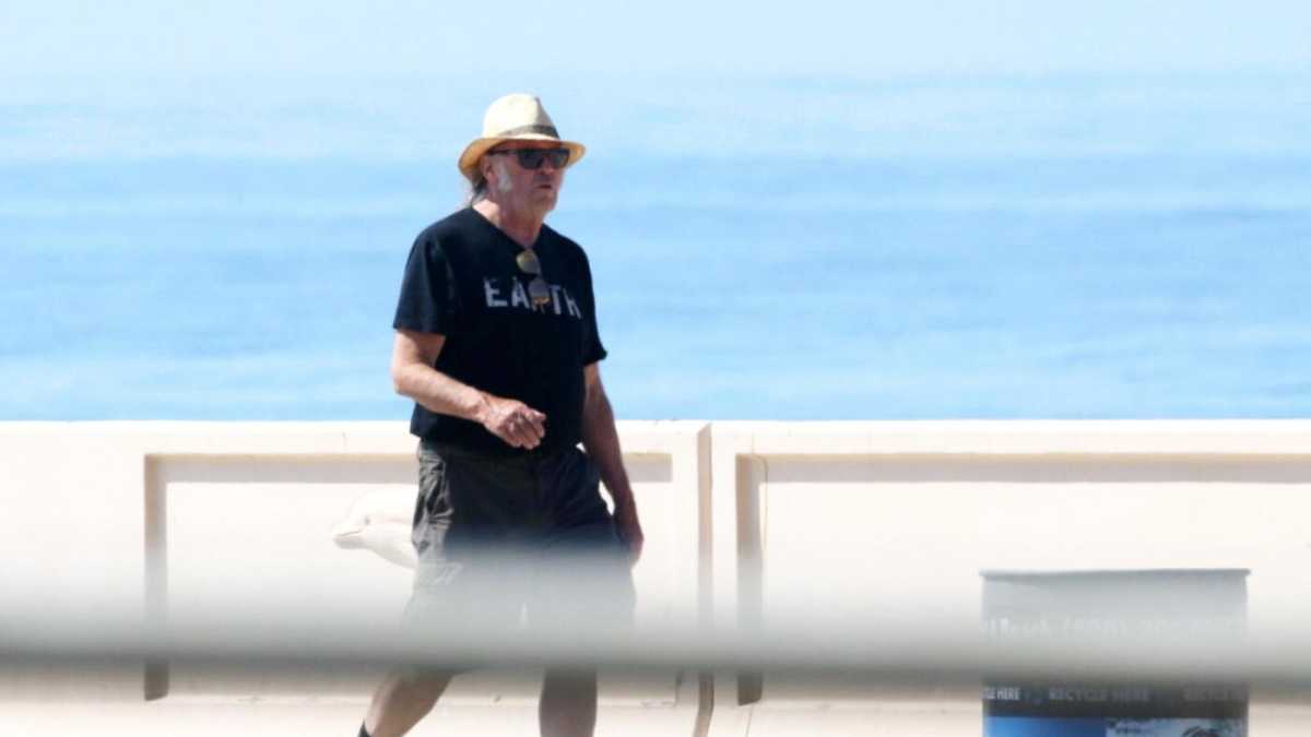 Immagine di Neil Young è tutto e il contrario di tutto